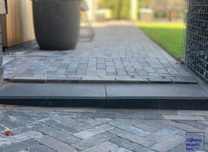 Traptrede 60x30x15 cm indus black kleurecht met facet