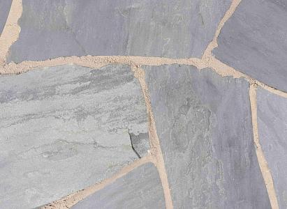 Flagstones Kandla Grey, ca. 25-40 mm dik horizontaal verpakt, ca. 4-7 stuks per m2.